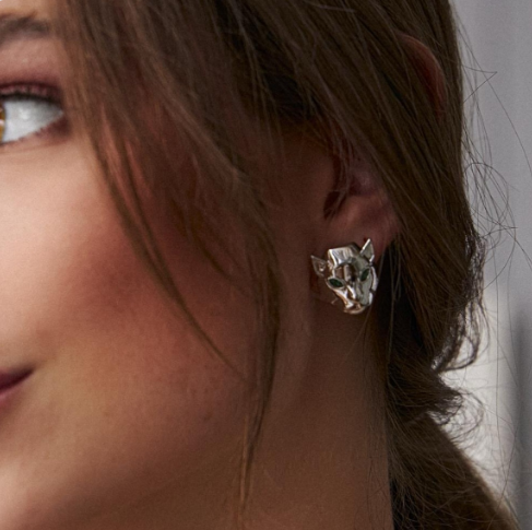 Brinco Leopardo Prata Com Pedra Esmeralda